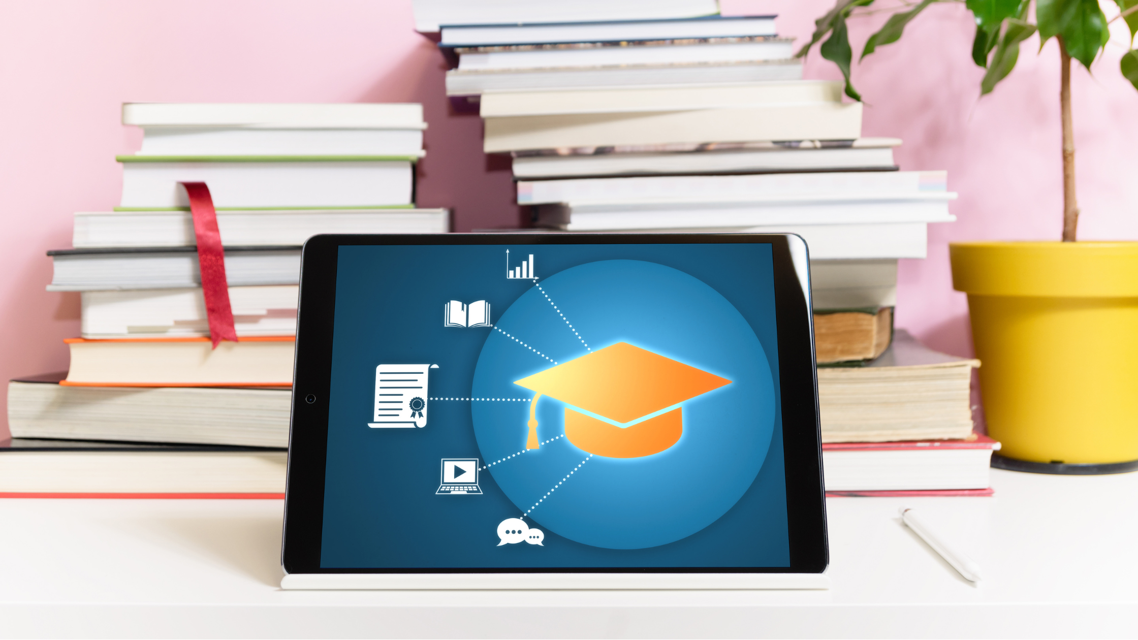 Educación virtual mostrada en una tablet.