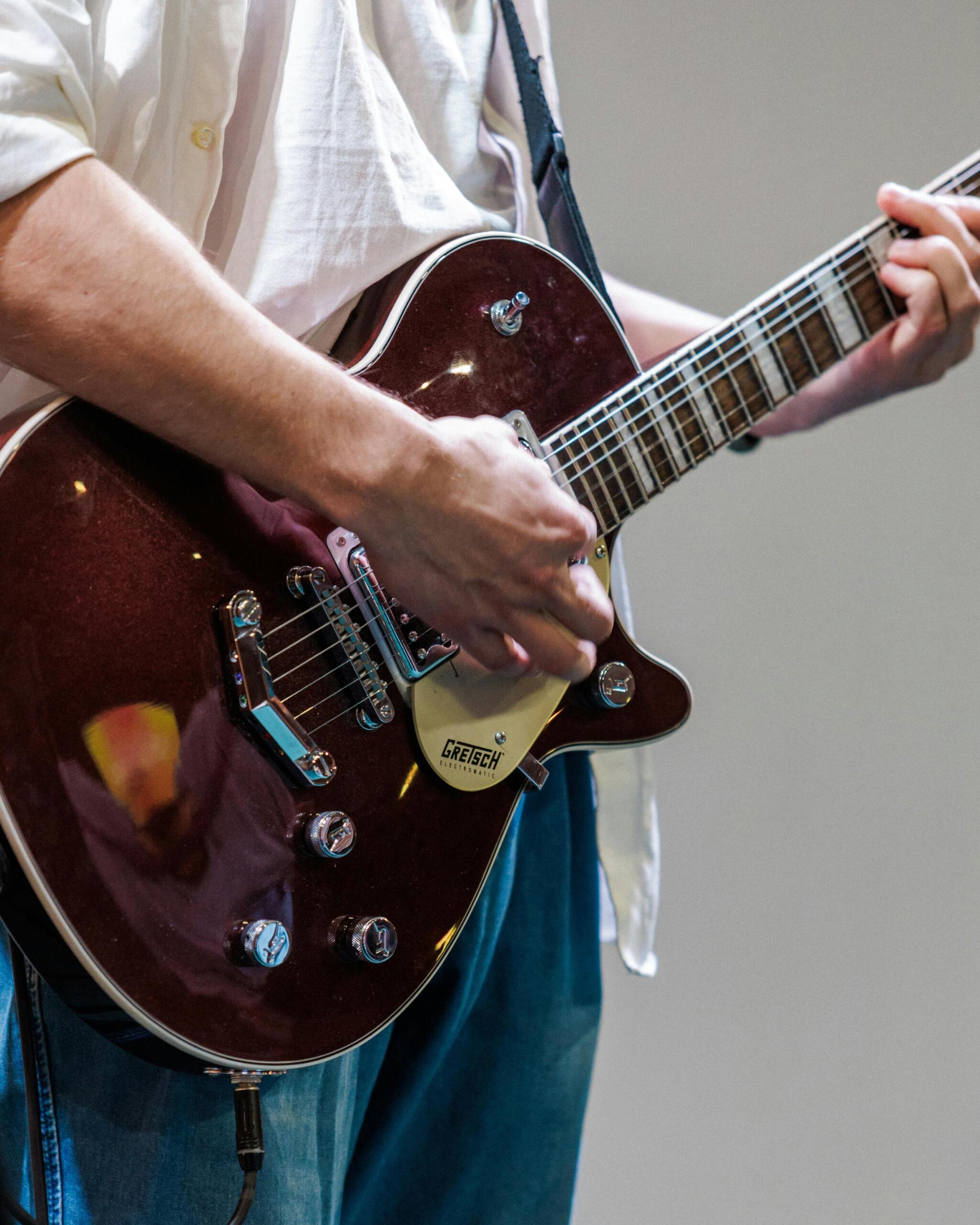 Tocando guitarra