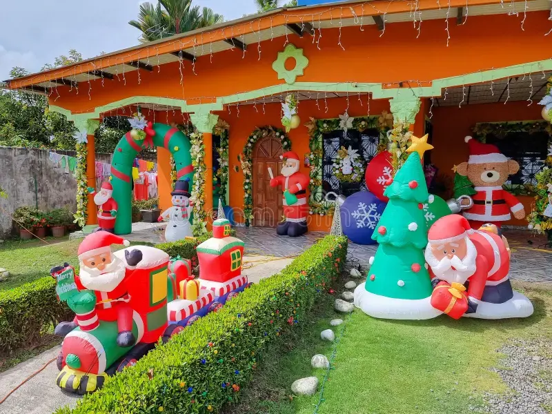 casa-de-canoas-panama-paso-con-decoraciones-navidad-inflables-diciembre-280089213