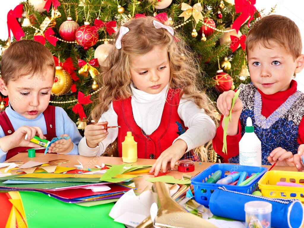 depositphotos_7893426-stock-photo-kids-making-decoration-for-christmas