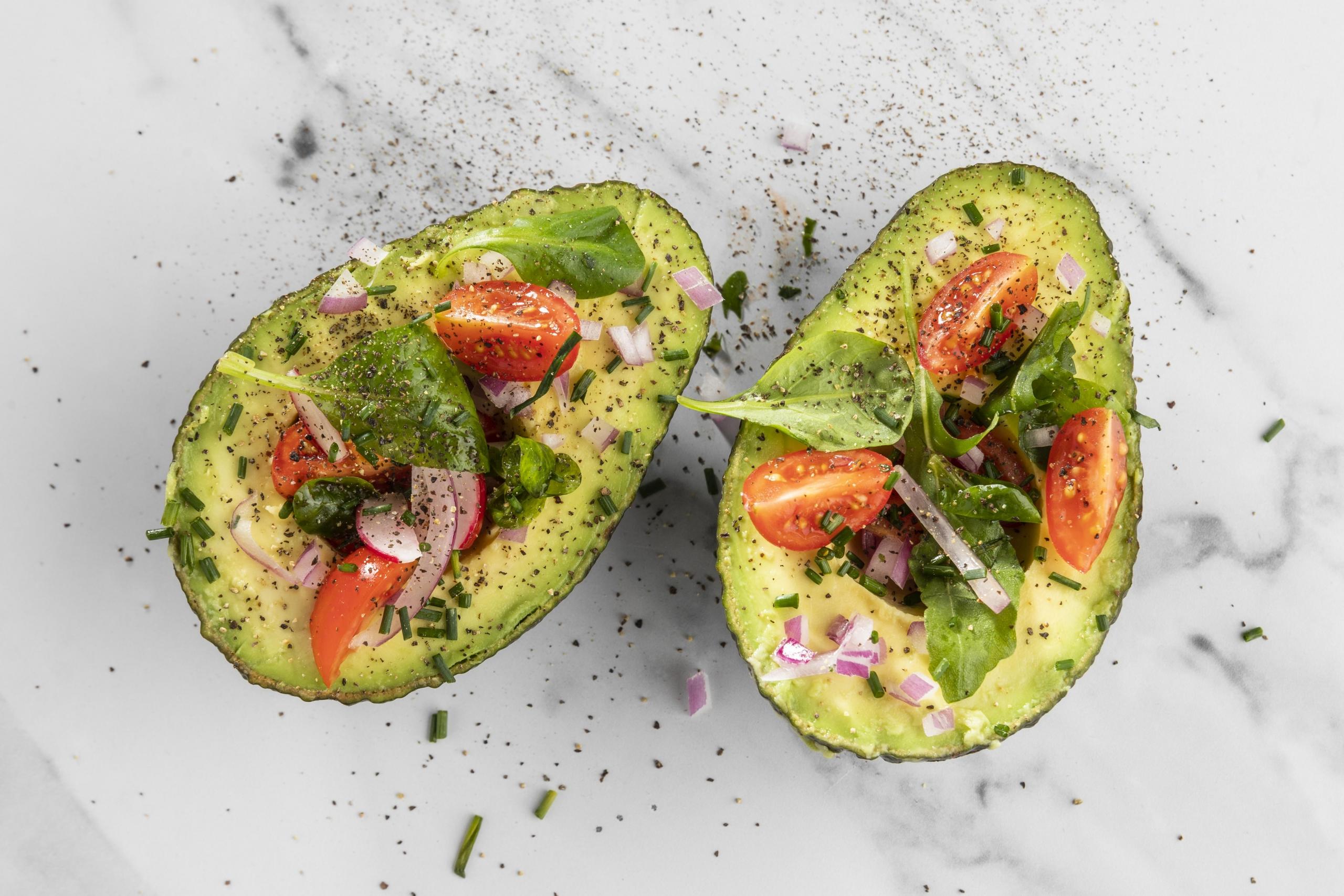 palta rellena de verduras