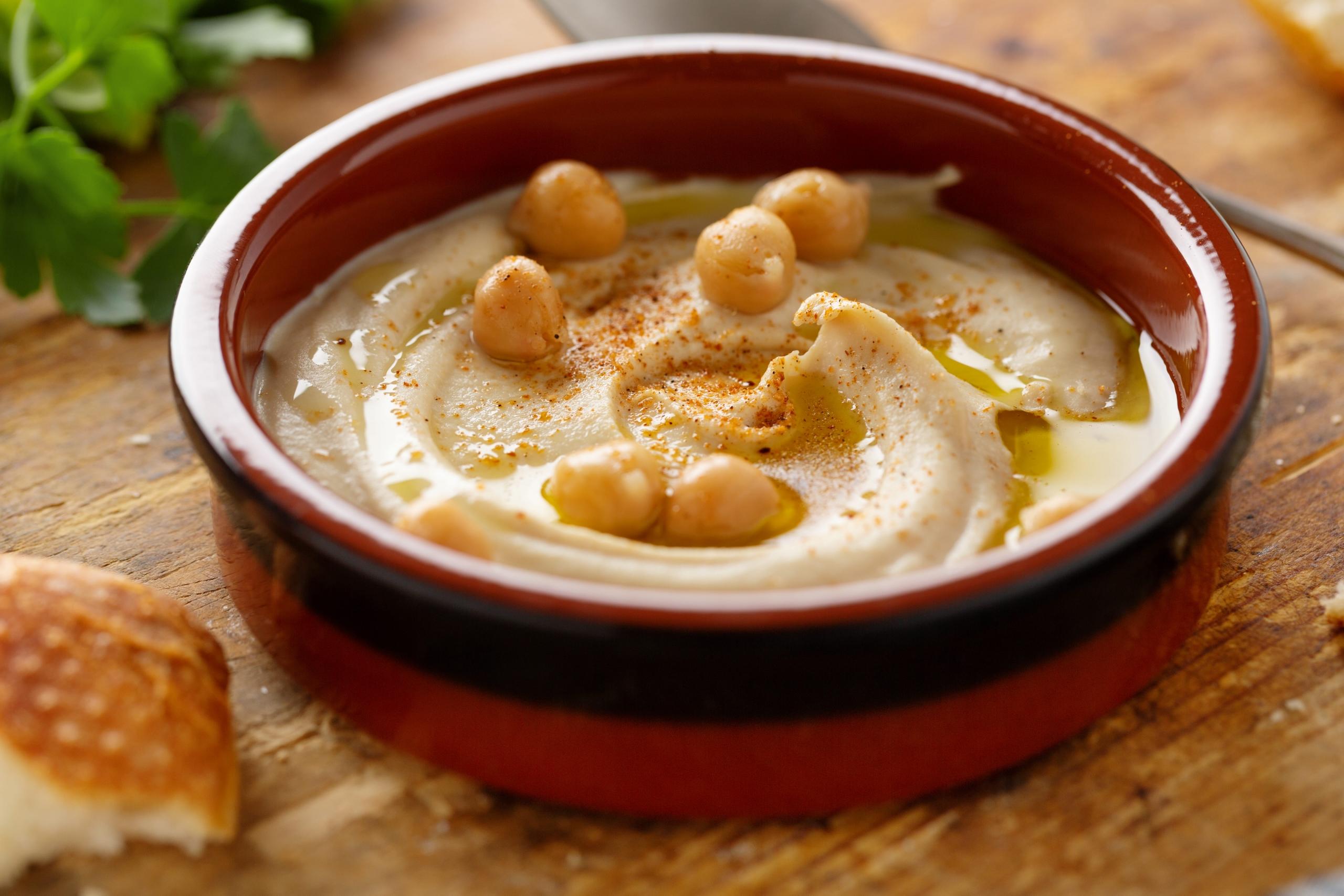 bowl con hummus de garbanzos
