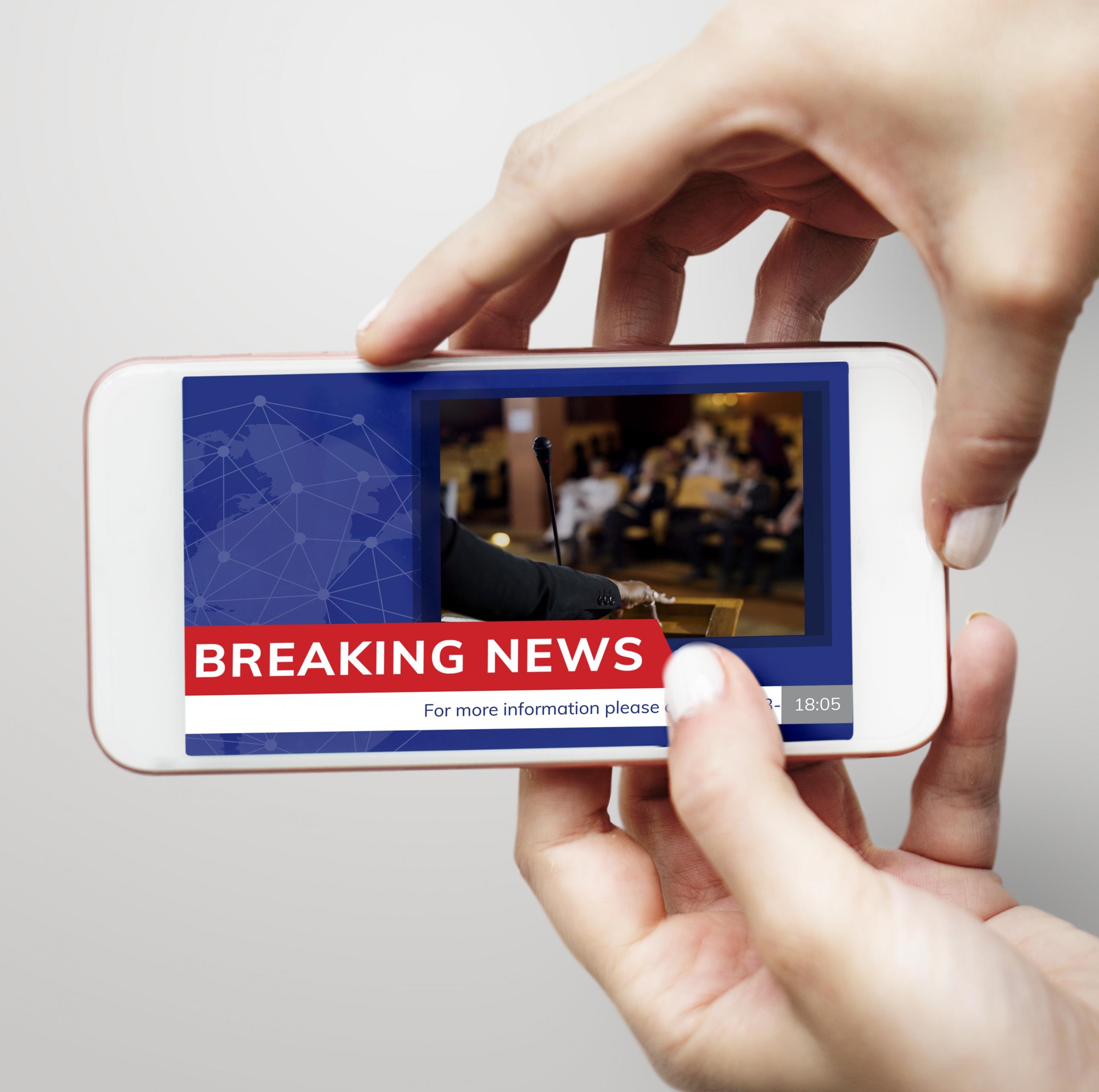 noticias en vivo en la pantalla de un celular