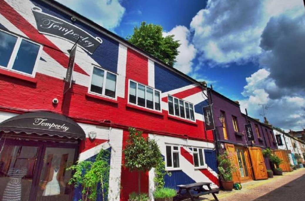 Casa pintada de la bandera de gran bretaña