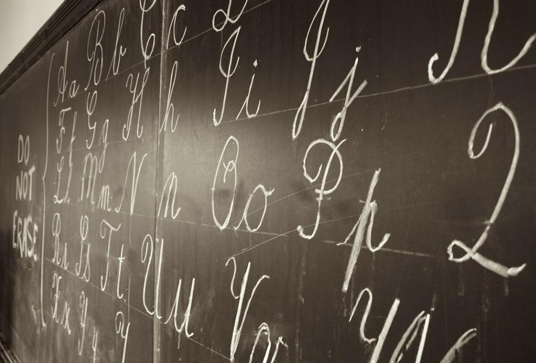 Pizarra llenas de las letras de abecedario