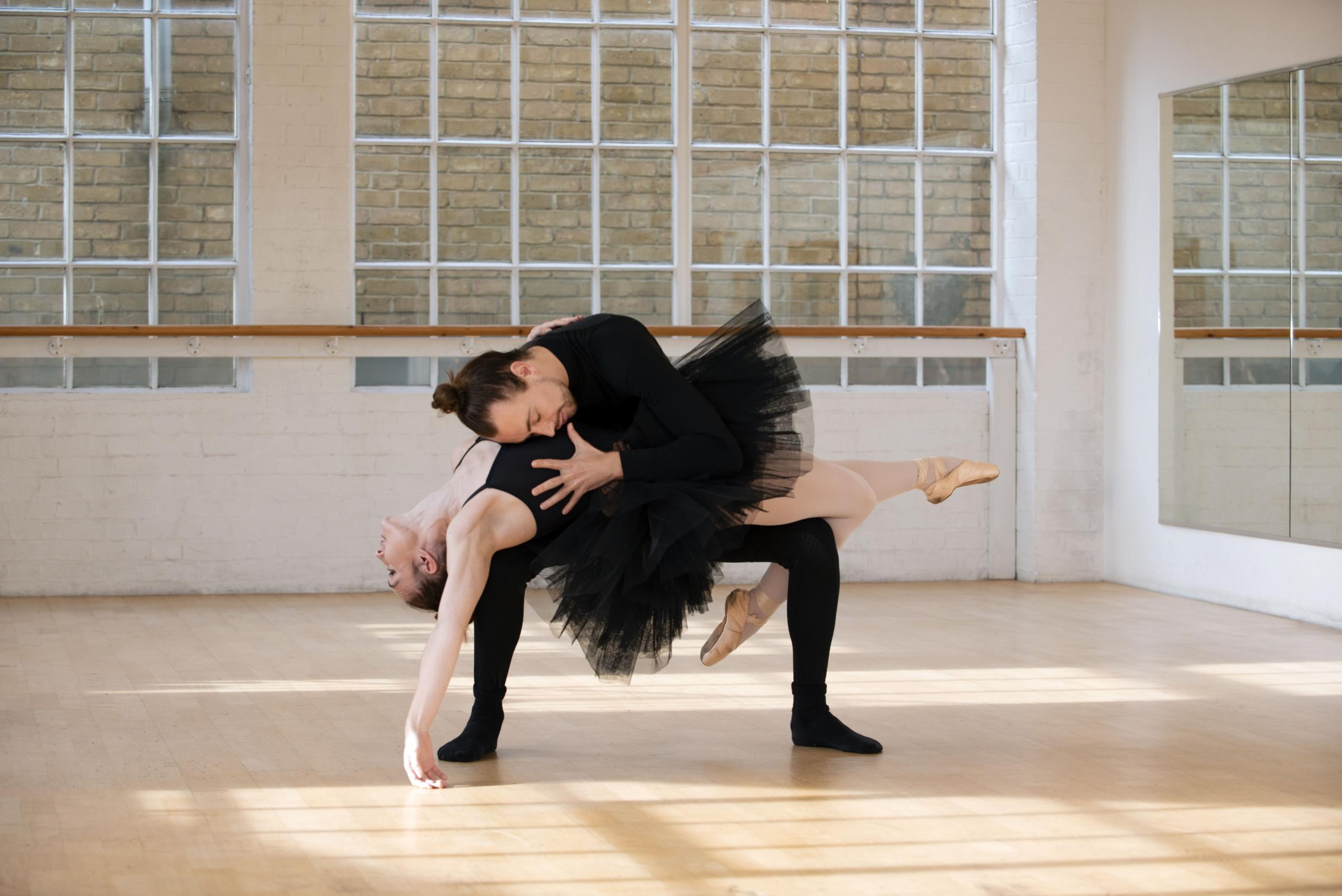 pareja de bailarines de ballet