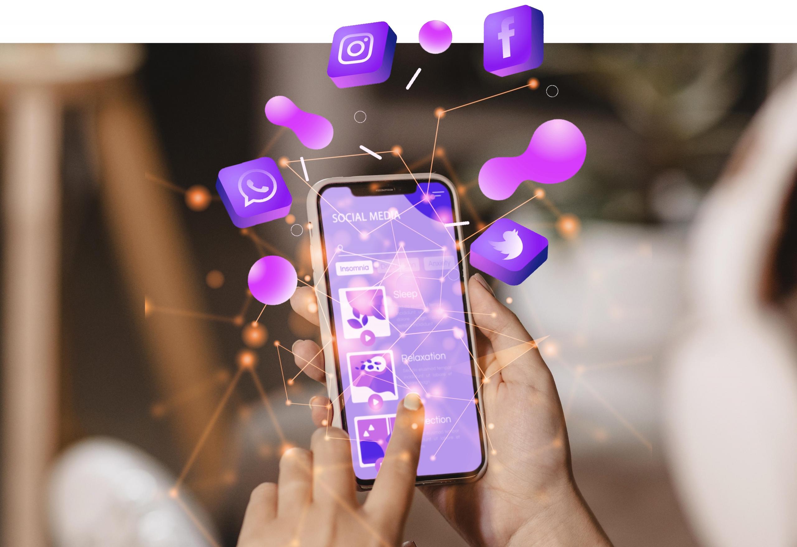 mano sosteniendo un telefono con iconos flotantes de redes sociales saliendo del telefono