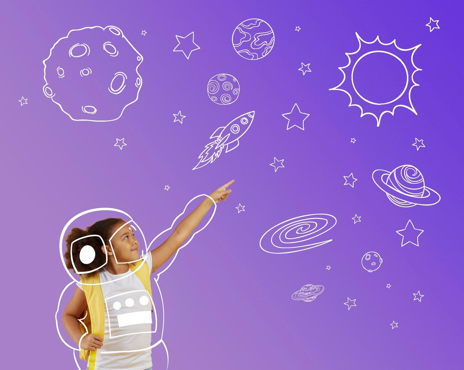 vista de una niña sonriente elevando el brazo con un traje de astronauta y planetas dibujados al rededor de ella.