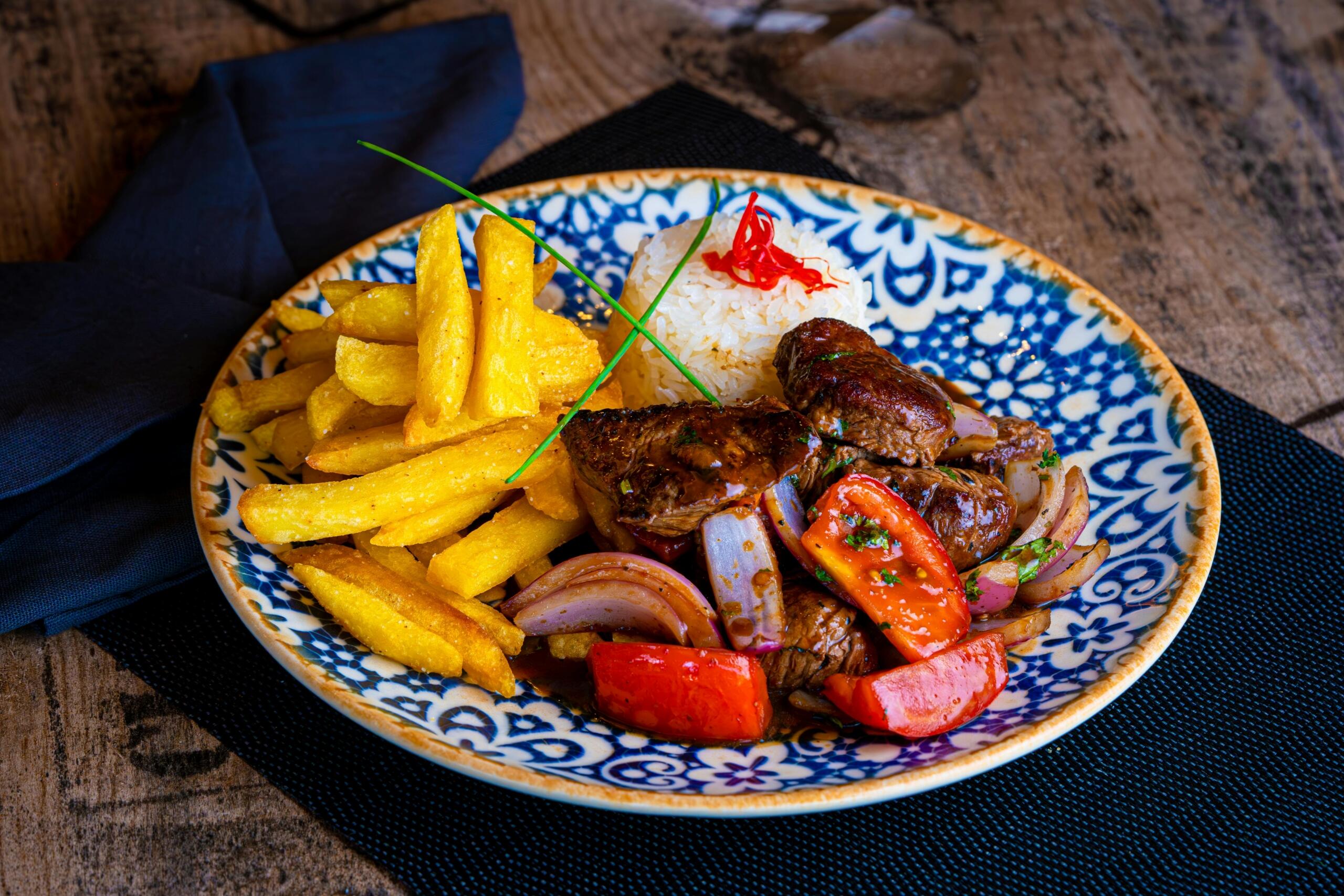 plato de lomo saltado