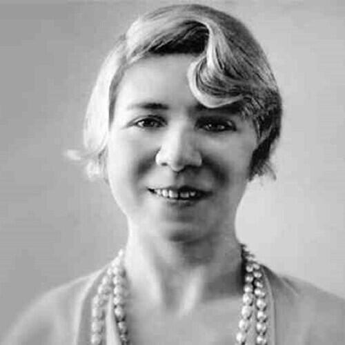 retrato sonriente de Alfonsina Storni