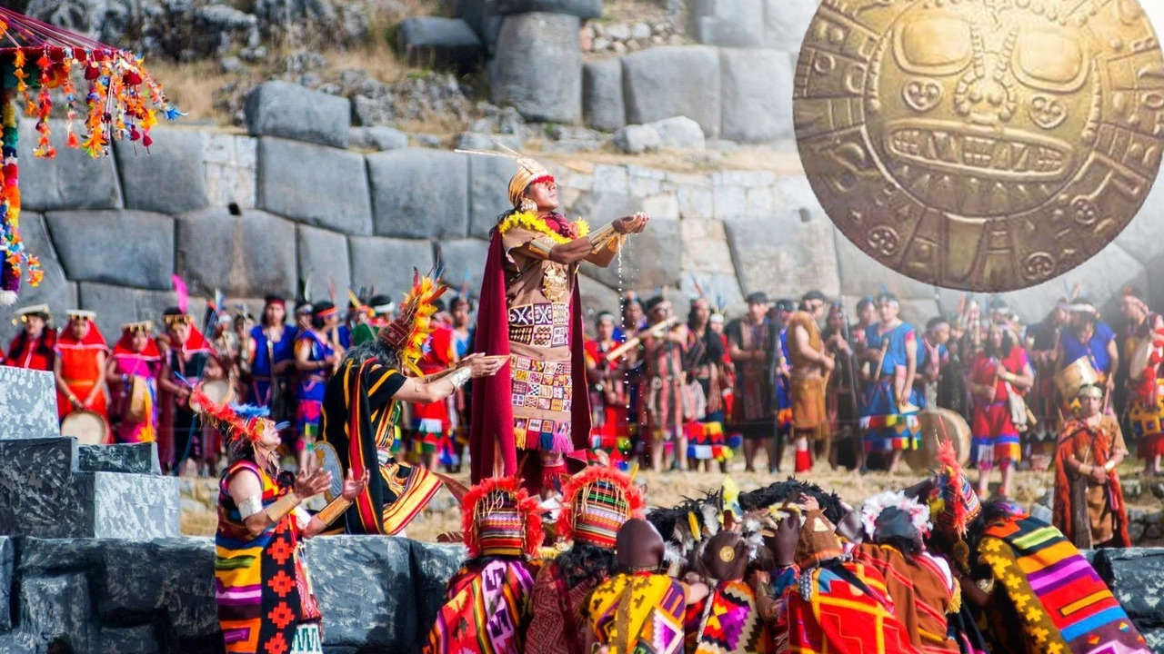 escenificación de la ceremonia inca con la vista del dios inti a un lado