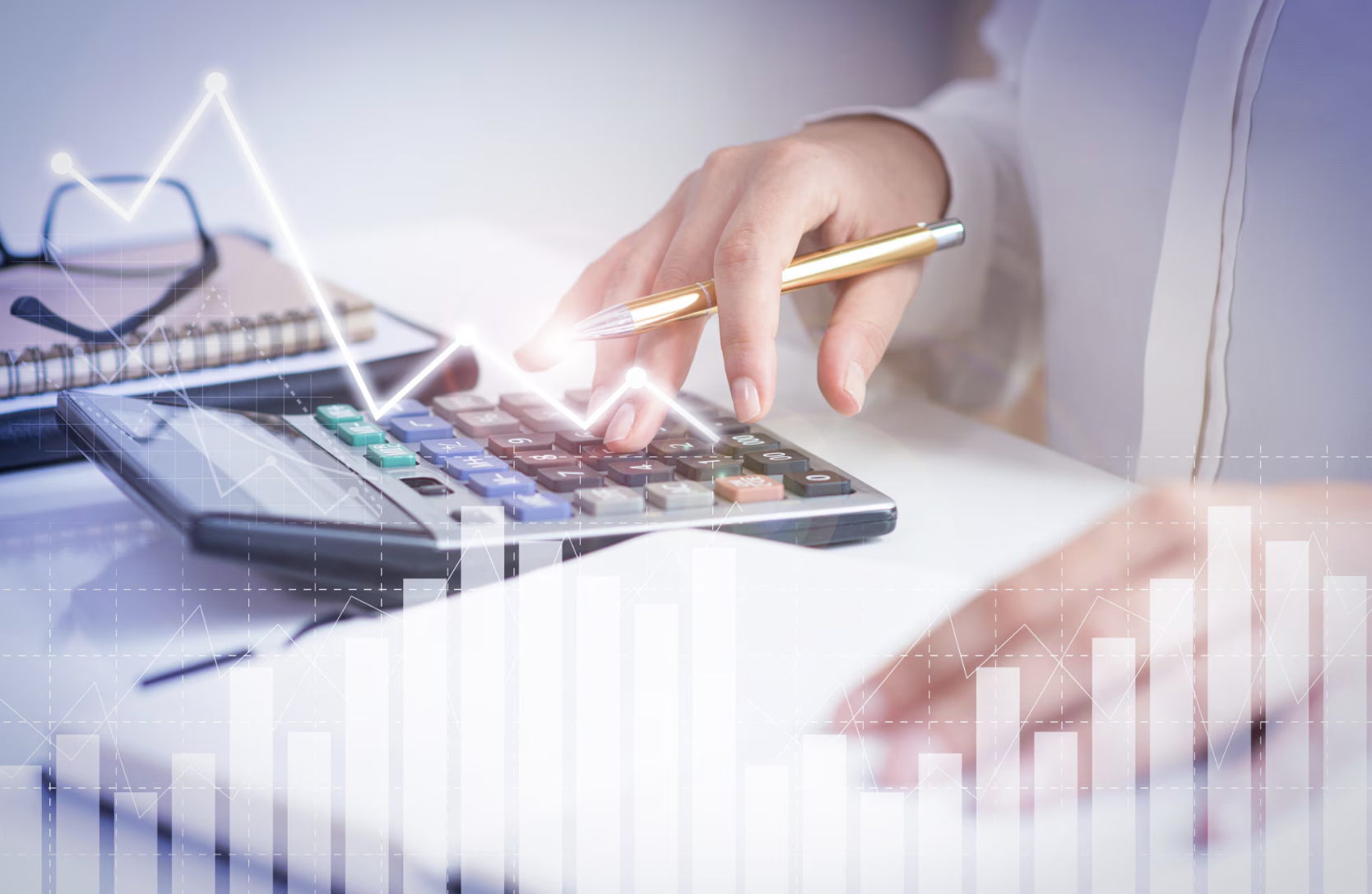 hombre trabajando en finanzas 