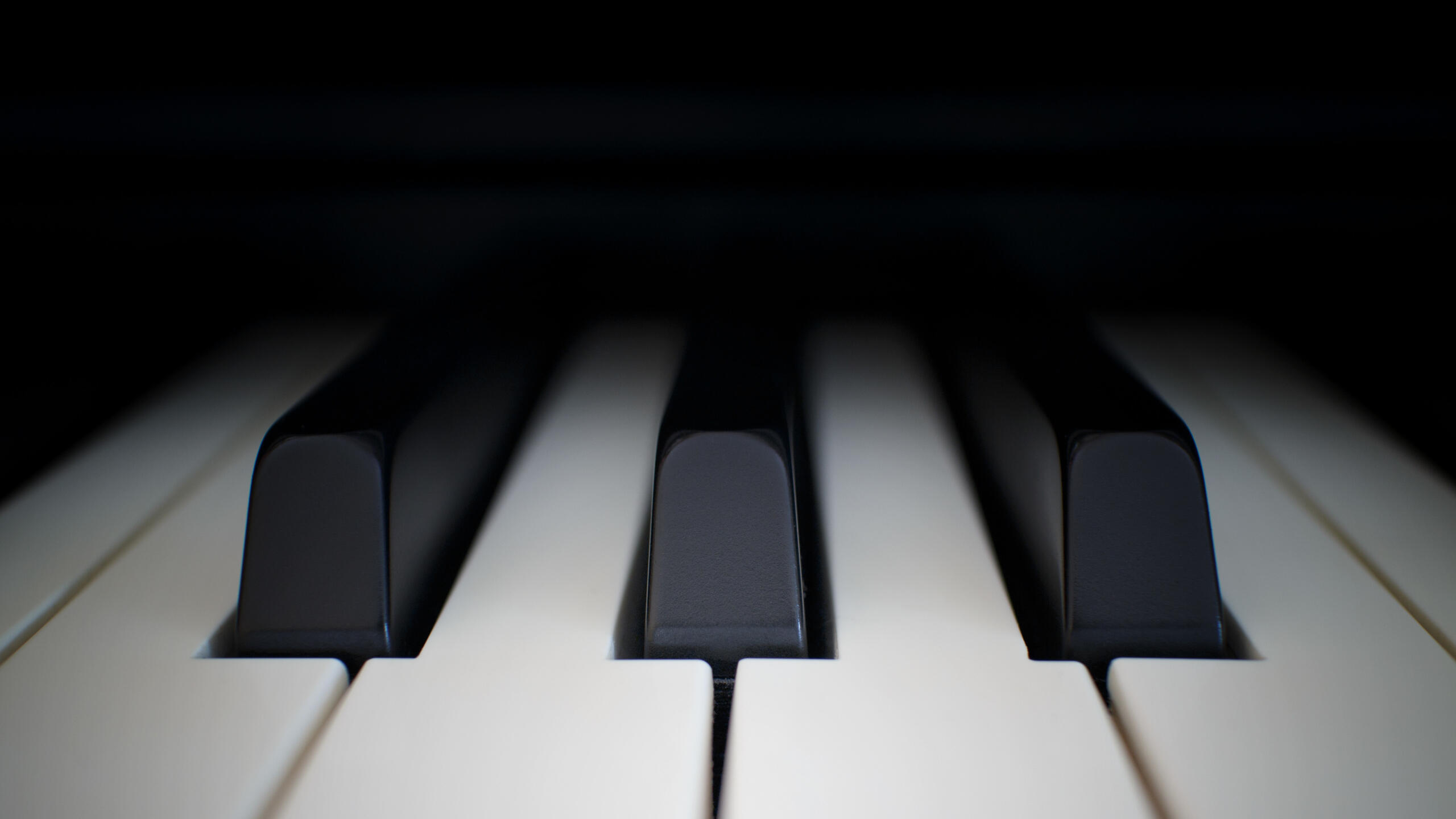 vista detalle de las teclas de un piano
