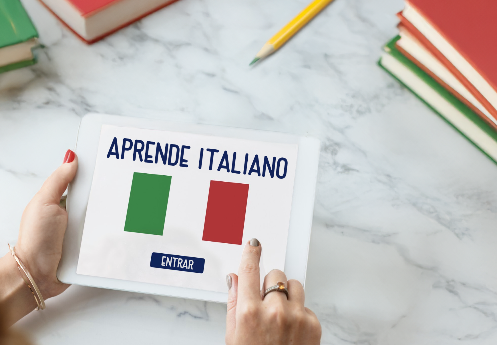 manos sosteniendo un ipad con texto APRENDE ITALIANO y bandera italiana junto al botón Entrar