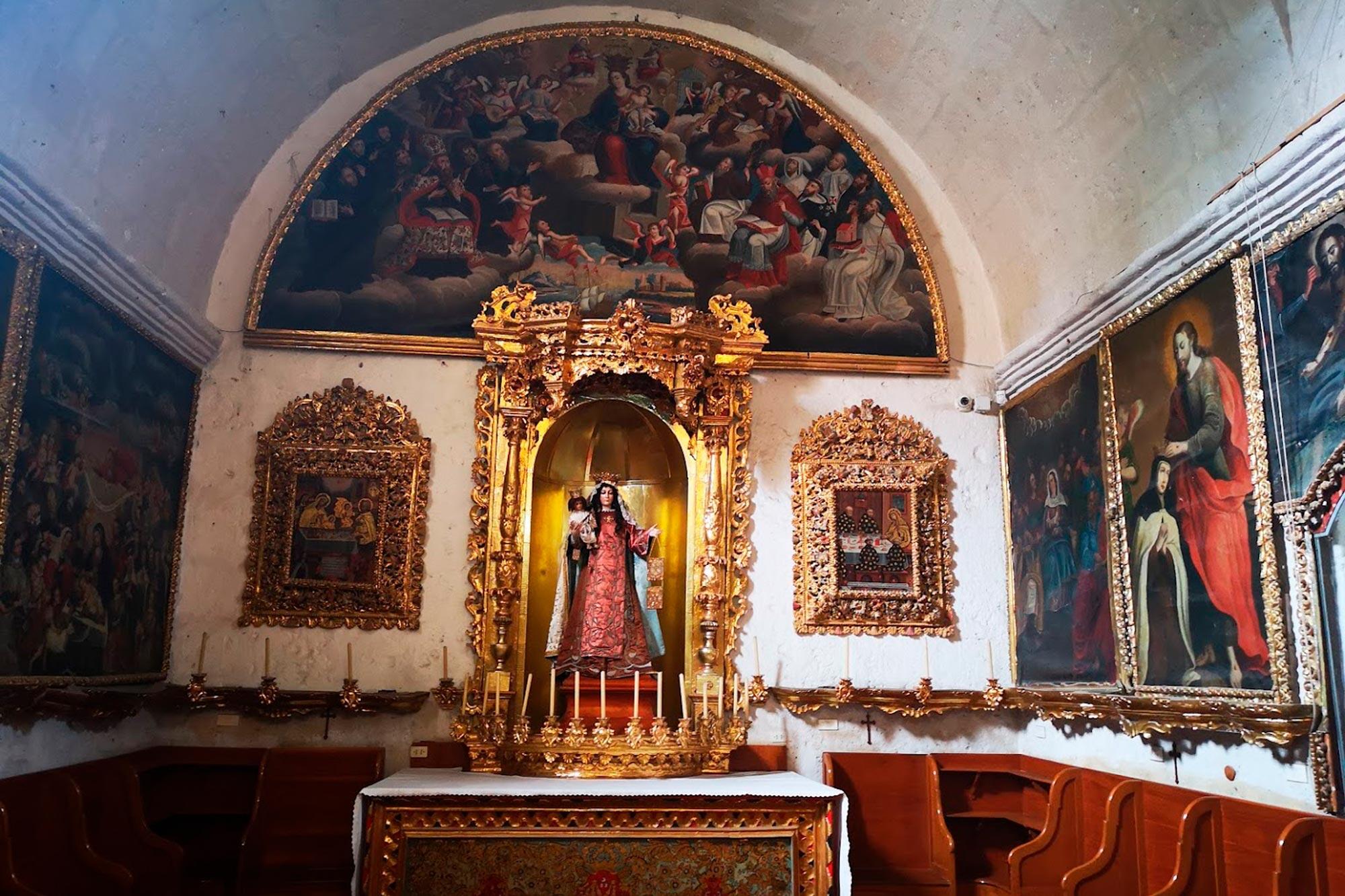 Altar interior Museo del Monasterio de la Recoleta
