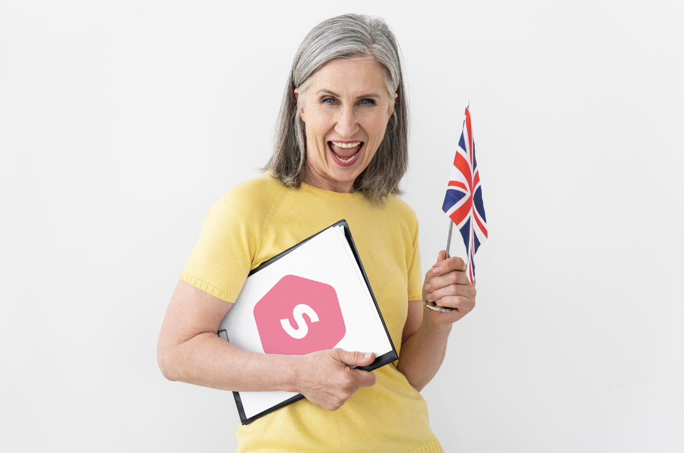 profesora feliz sonriente con bandera de gran bretaña sosteniendo una carpeta Superprof