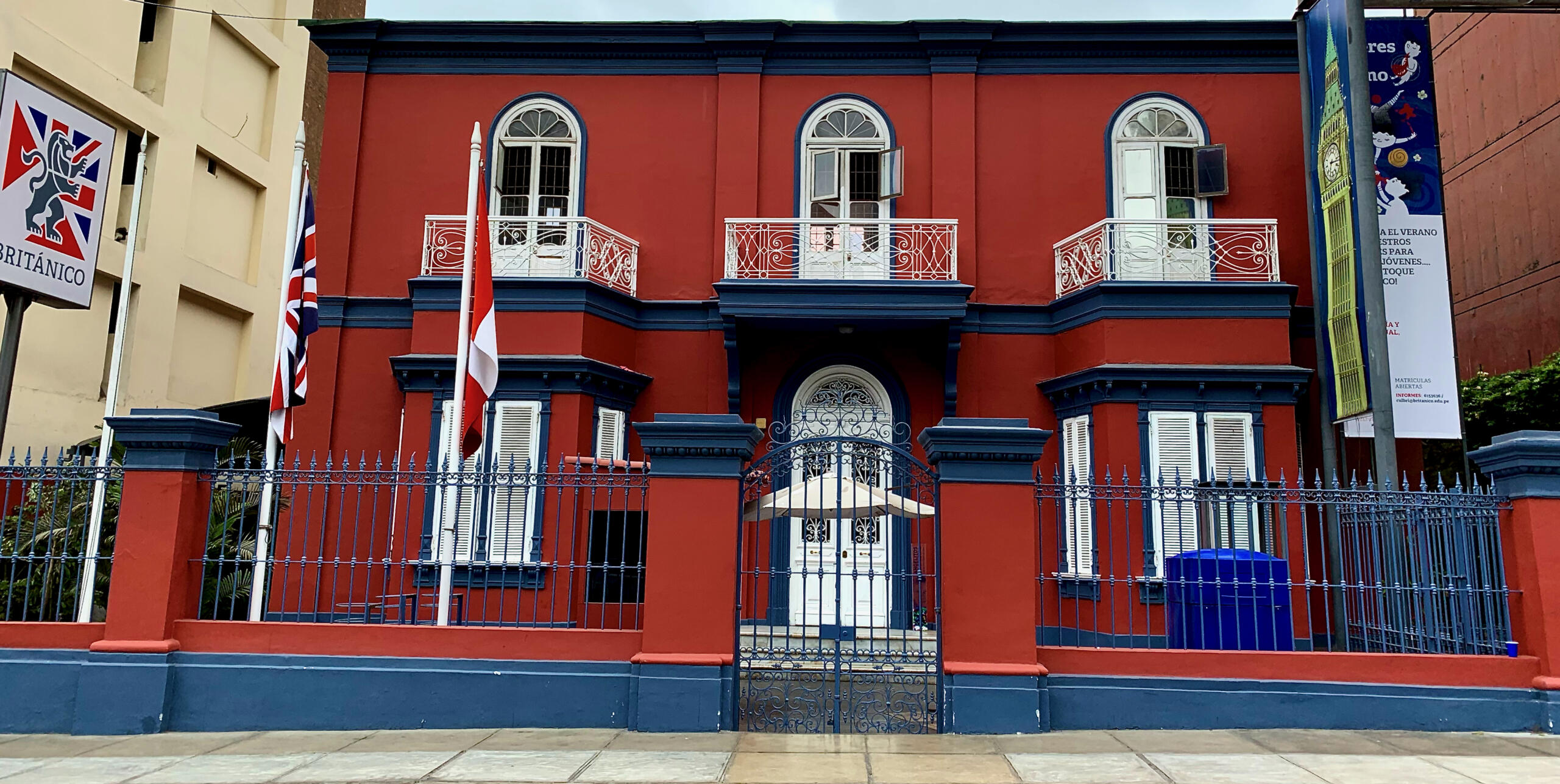 fachada de una sede de la academia de inglés el Británico