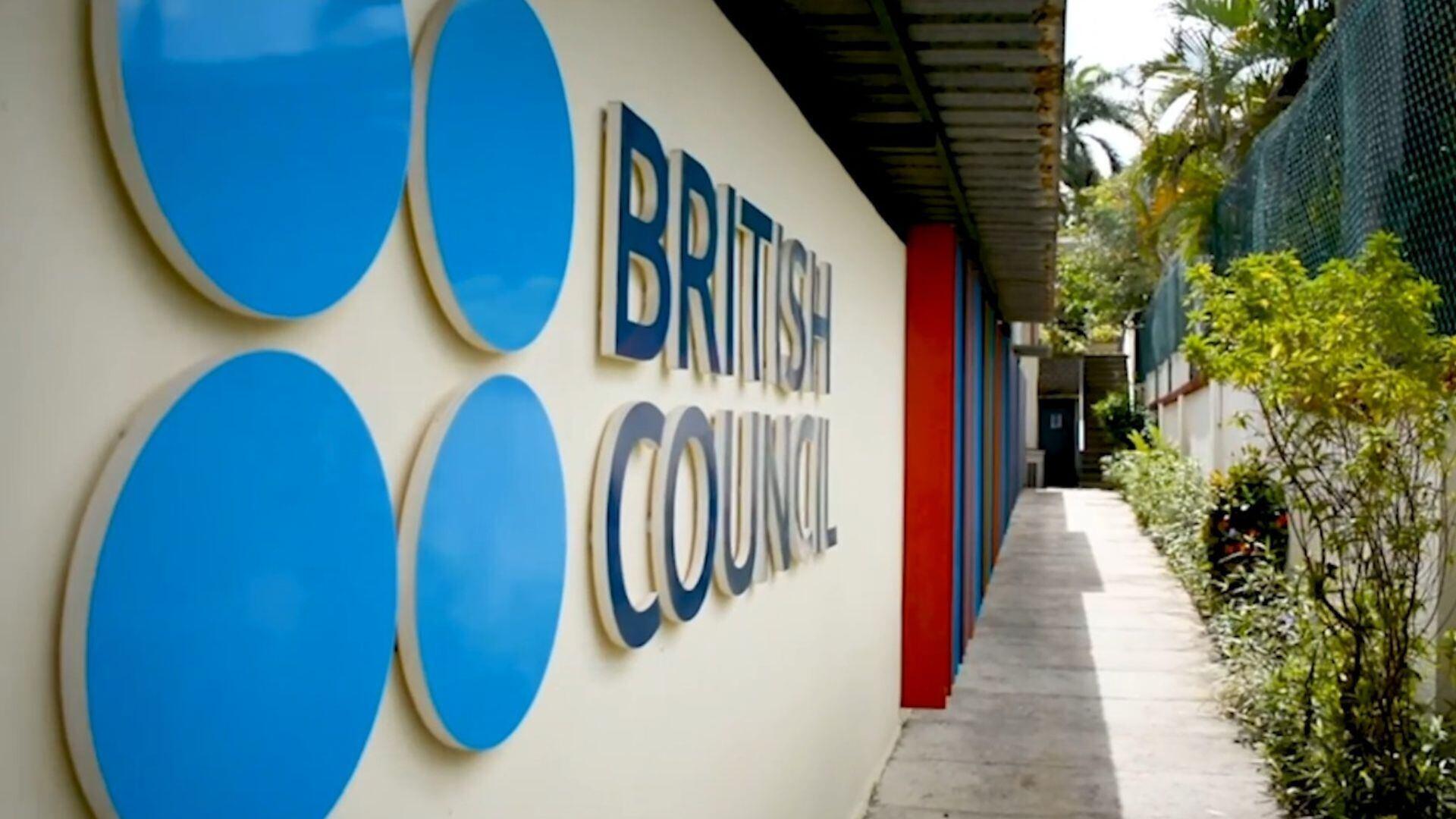 fachada de lado del British Council