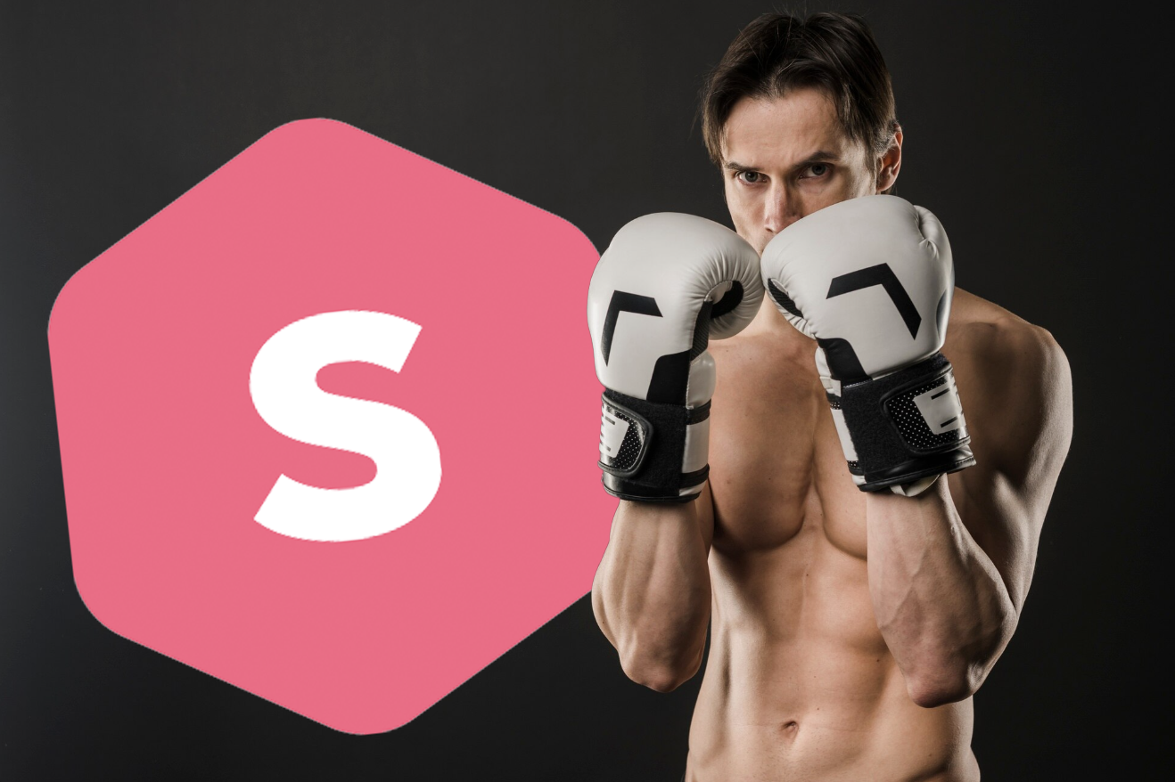 chico con guantes tapando su cara junto a logo de Superprof Perú