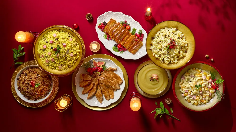 vista cenital de una cena navideña peruana variada