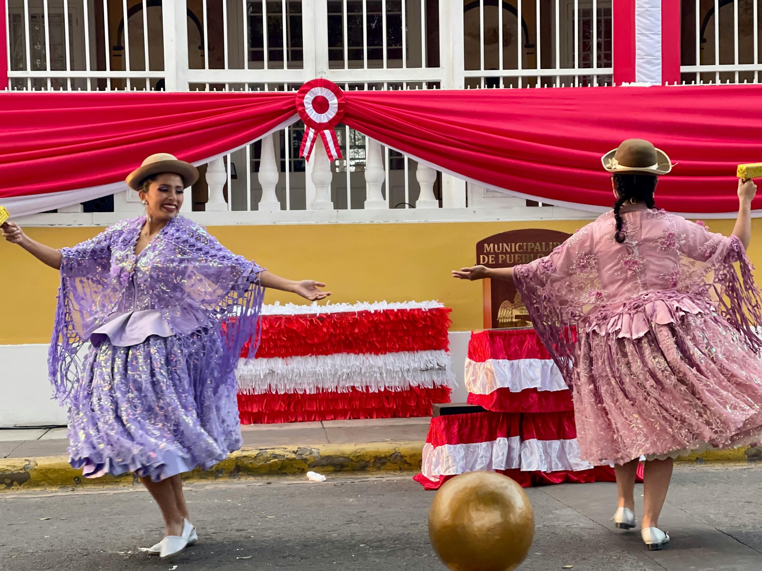 Baile típico del altiplano peruano en Fiestas Patrias