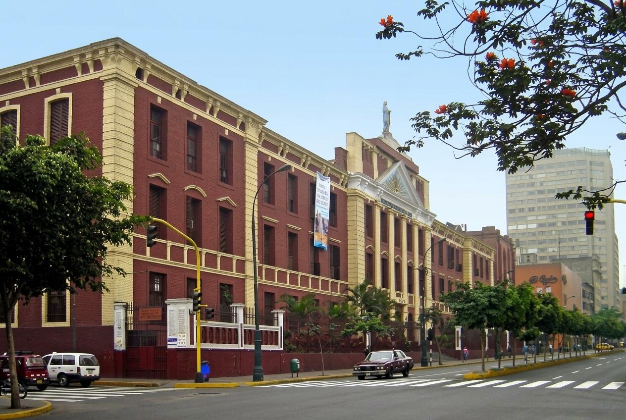 Imagen antígua de la Universidad Federico Villareal