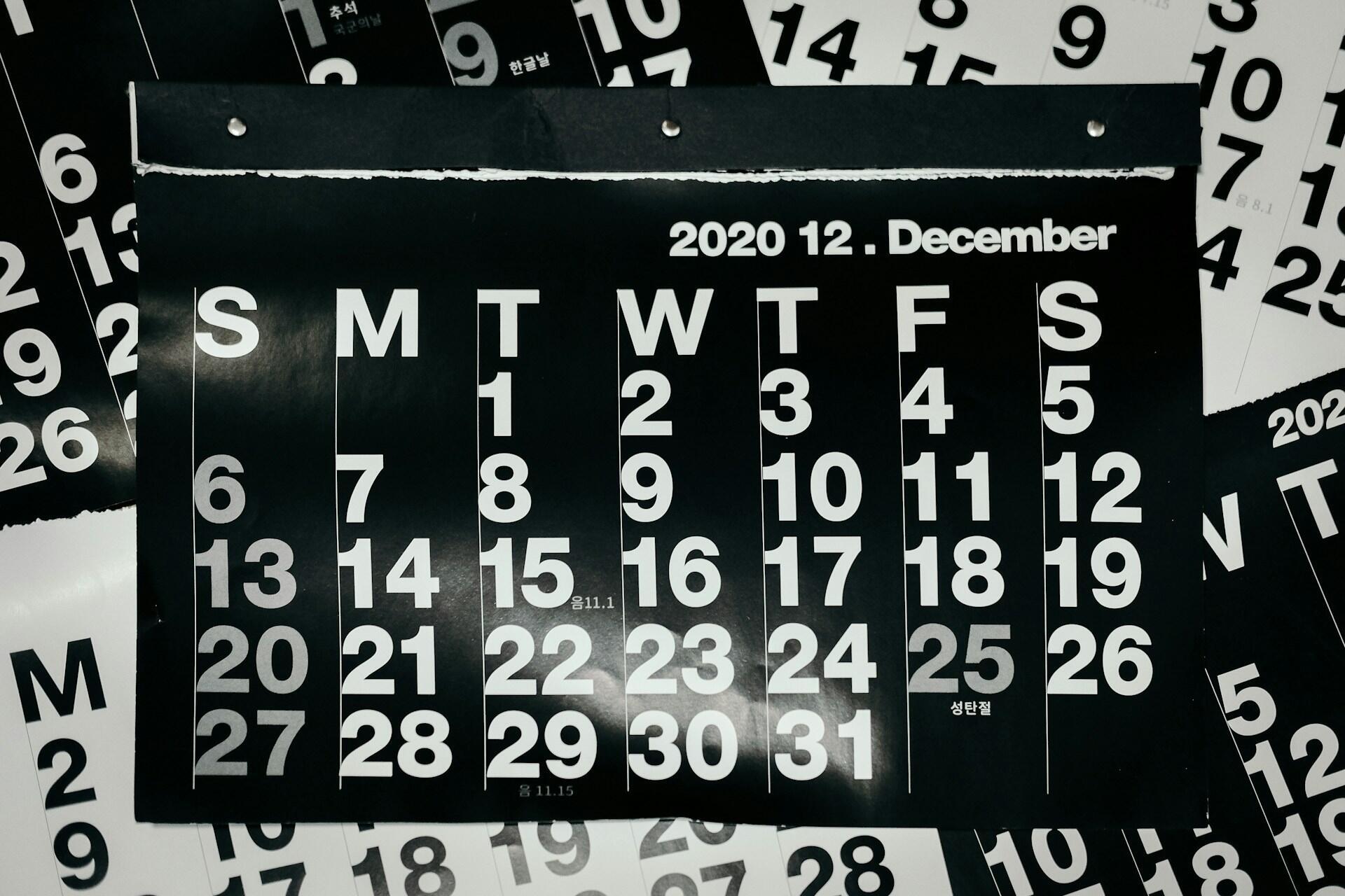 Calendar showing the days of the week