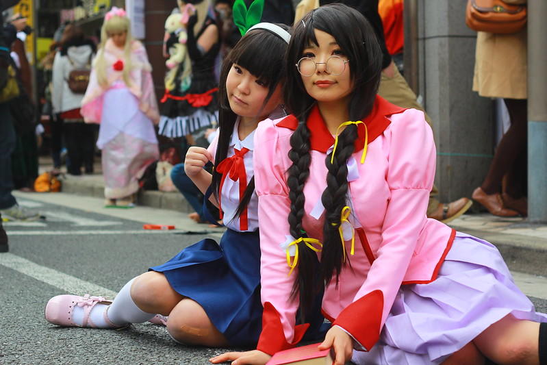 dwie japonki cosplay na ulicy harajuku