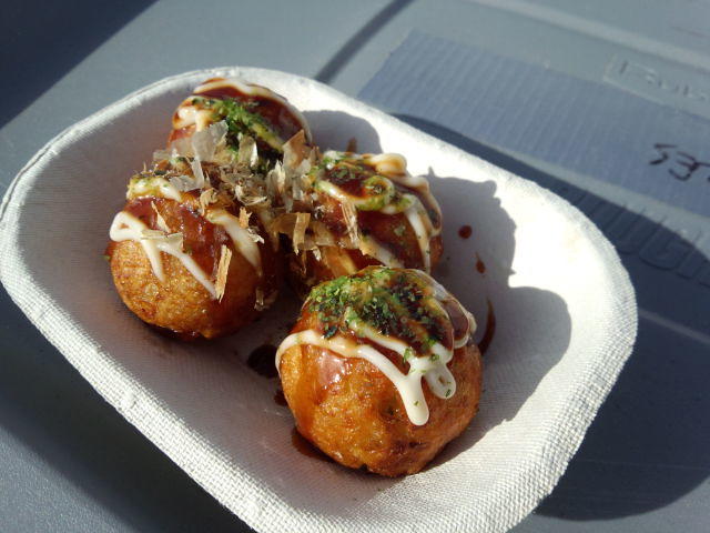japońska potrawa na wynos ośmiornica takoyaki