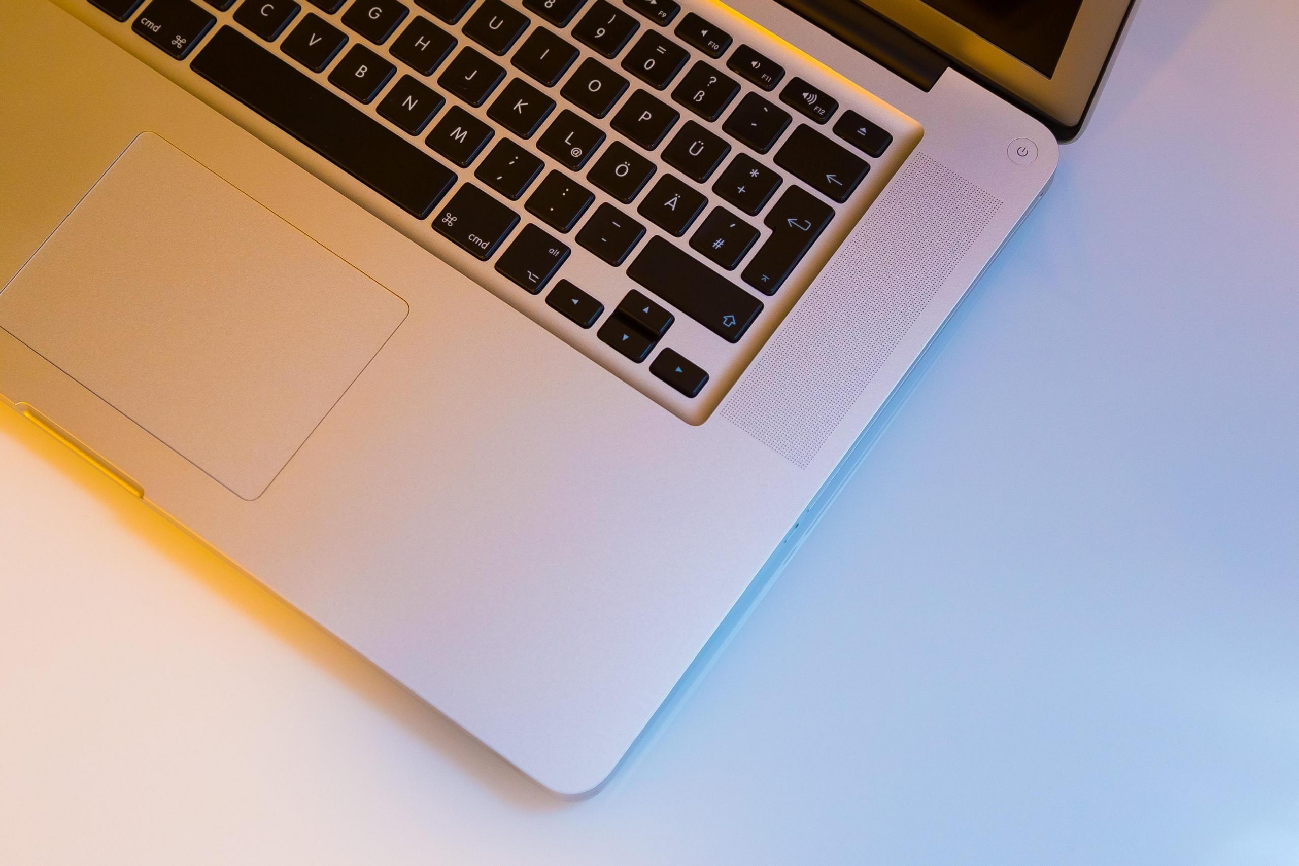 laptop z niemiecką klawiaturą