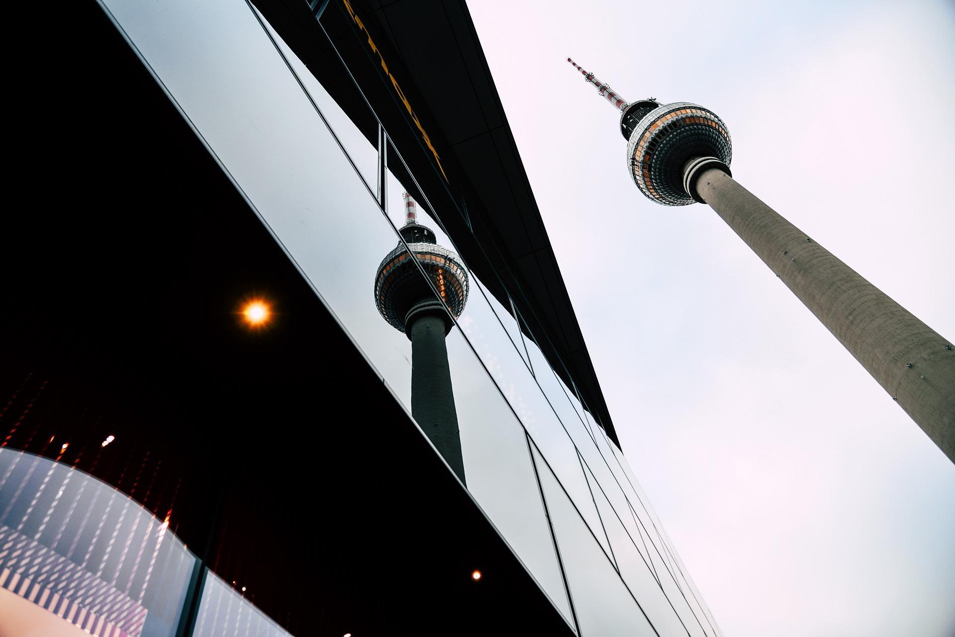wieża telewizyjna w berlinie w niemczech Berliner Fernsehturm