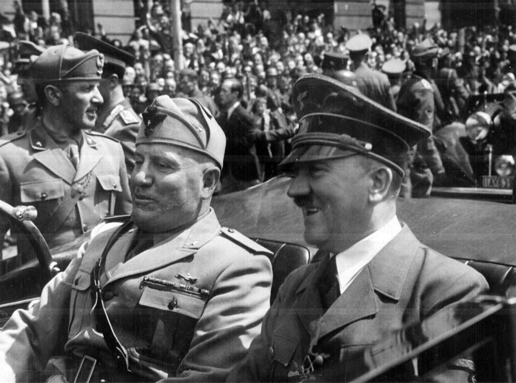 benito mussolini i adolf hitler w monachium