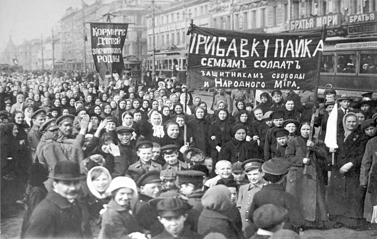 protestujący sowieci przed rewolucją lutową