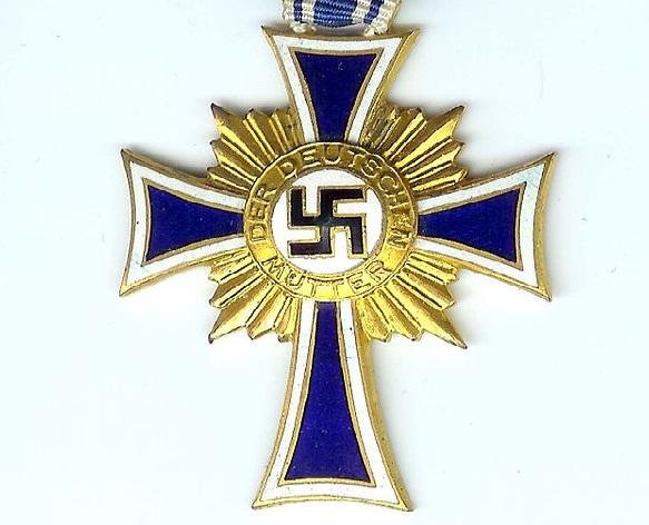 odznaczenie krzyż matki w trzeciej rzeczy