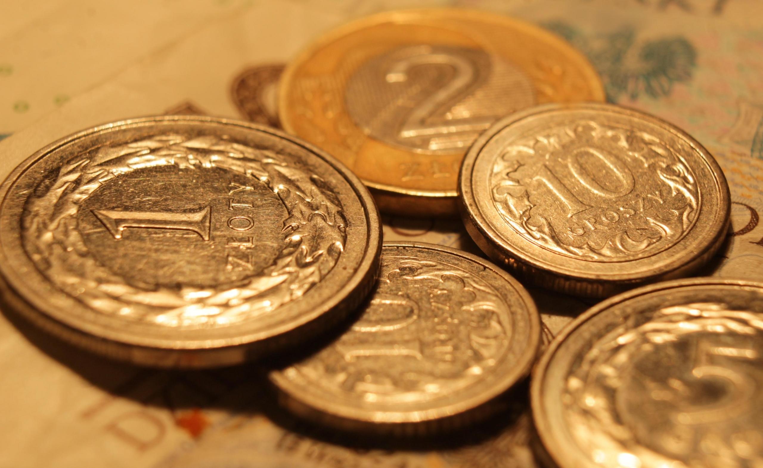Polskie banknoty i monety.