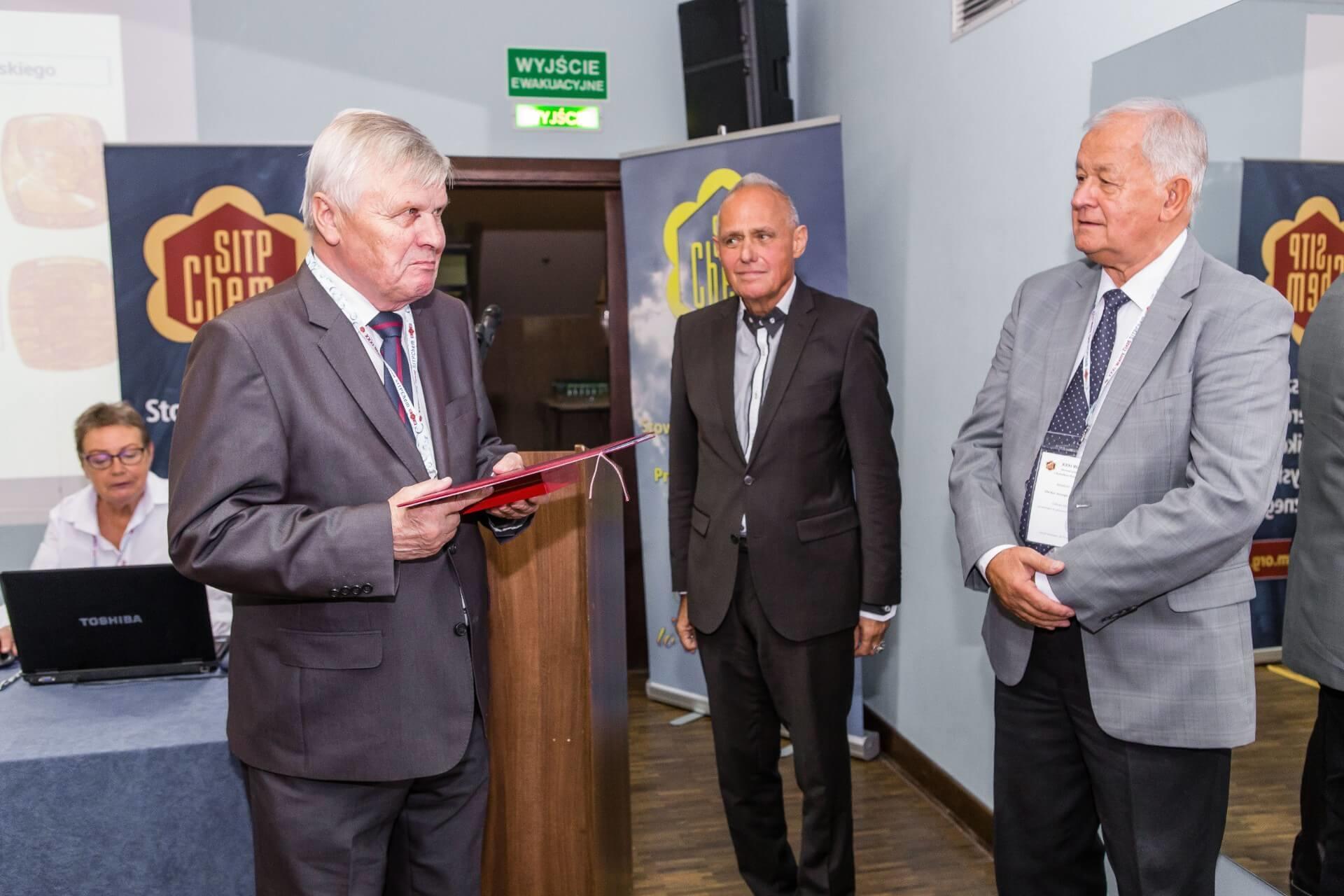 naukowcy należący do Stowarzyszenia Inżynierów i Techników Przemysłu Chemicznego