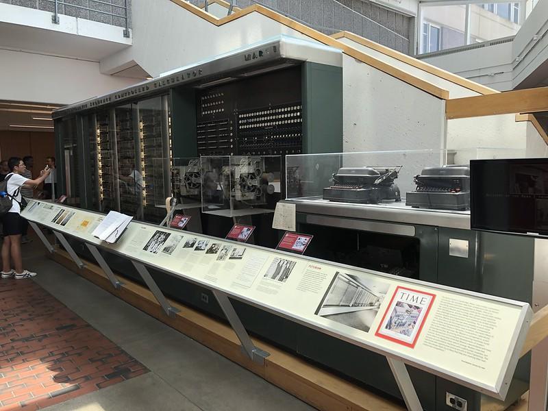 Komputer IBM Harvard Mark I w muzeum.