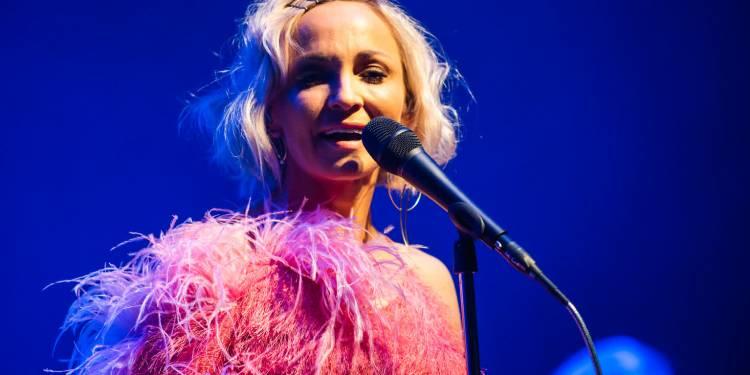 ania wyszkoni podczas koncertu w lublinie