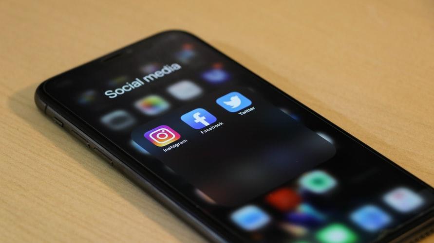 Ikony instagrama facebooka i twittera na telefonie