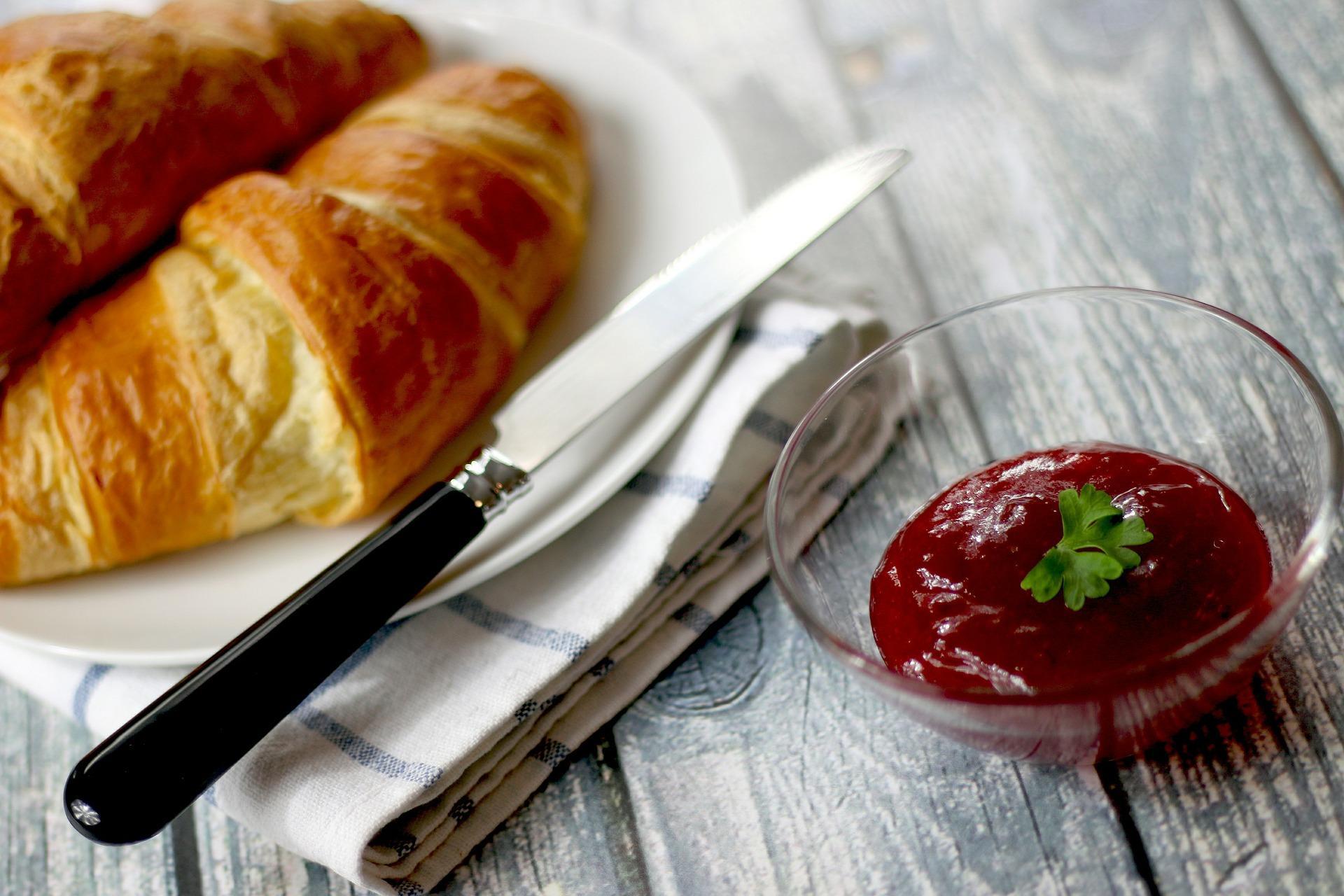 croissanty i dżem