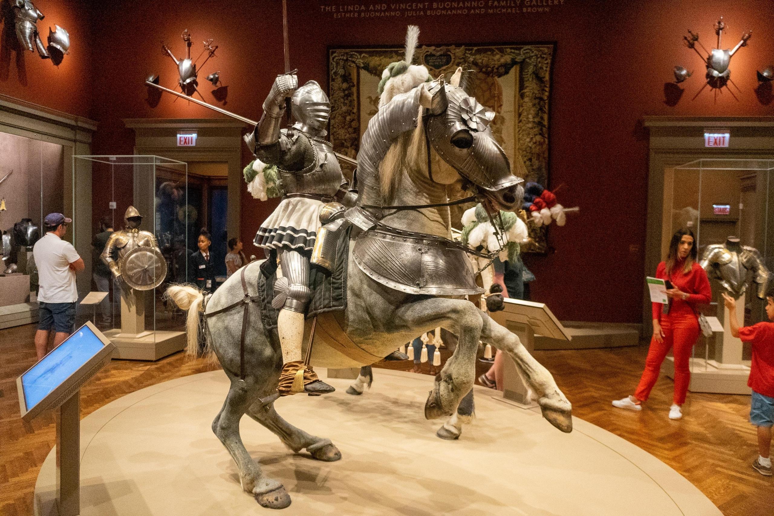 Rycerz w muzeum.