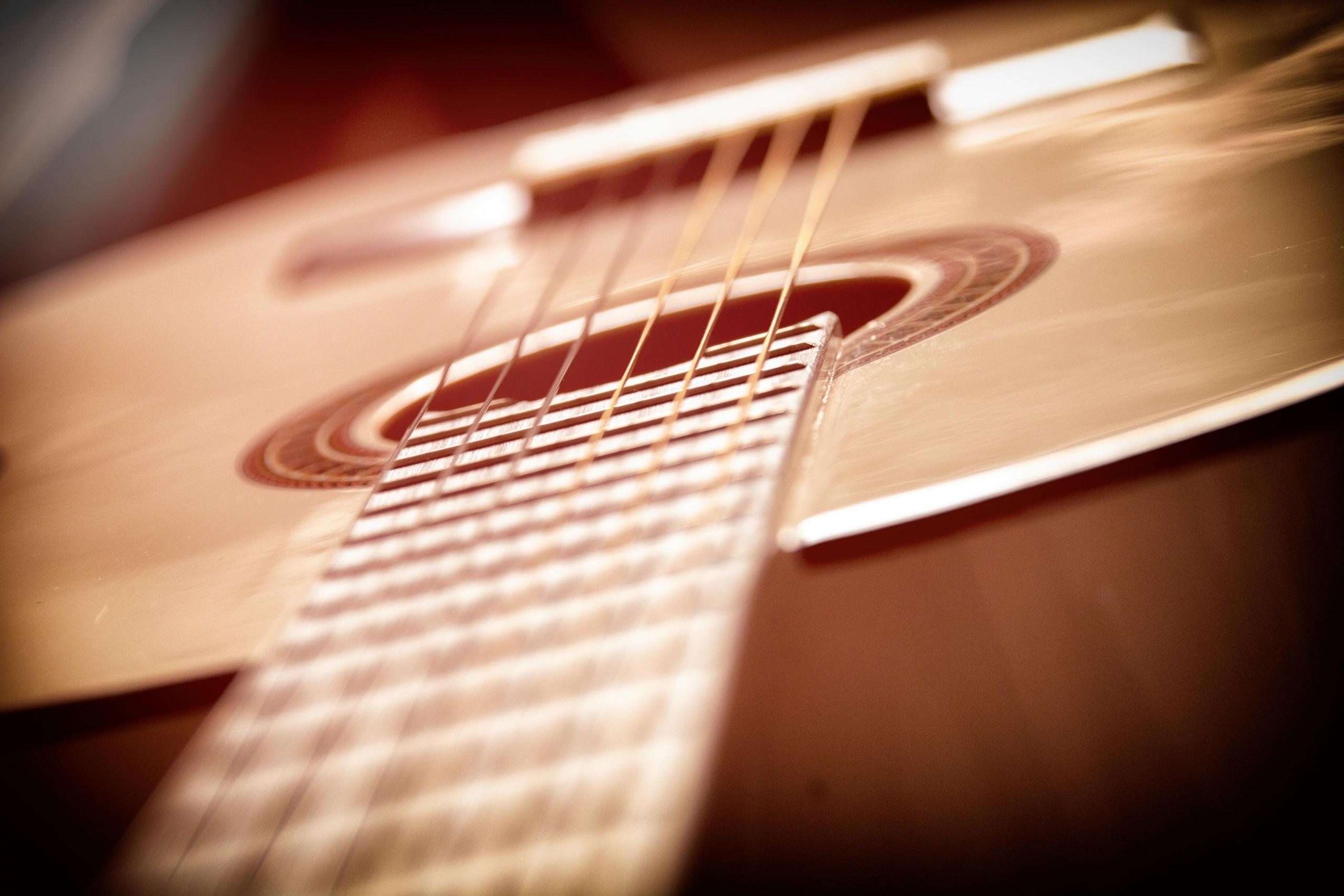 Gitara z bliska.