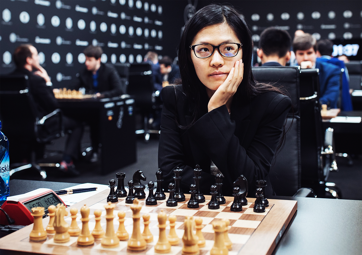 hou yifan na zawodach gotowa do gry w szachy