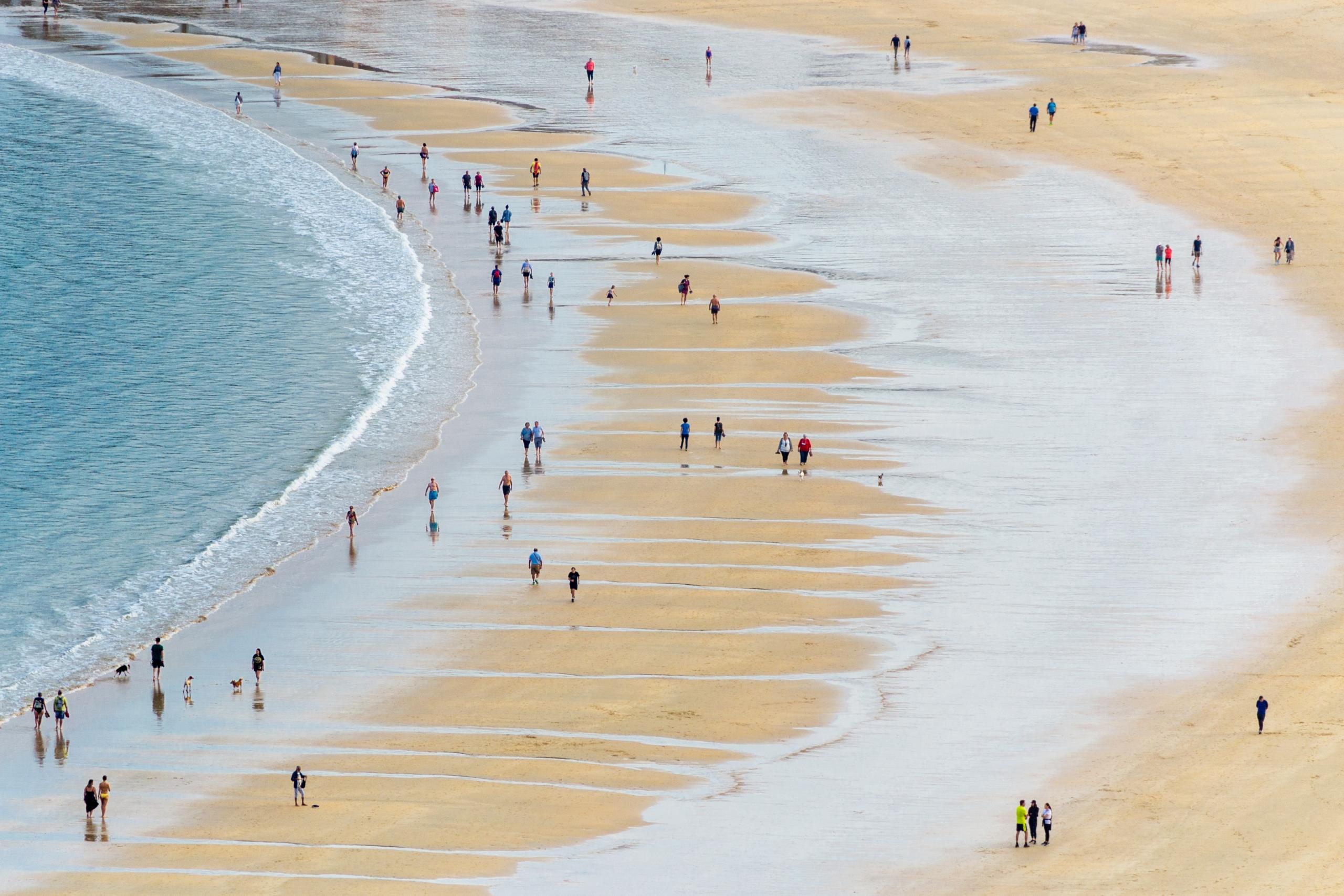 Nauka hiszpańskiego na plaży.