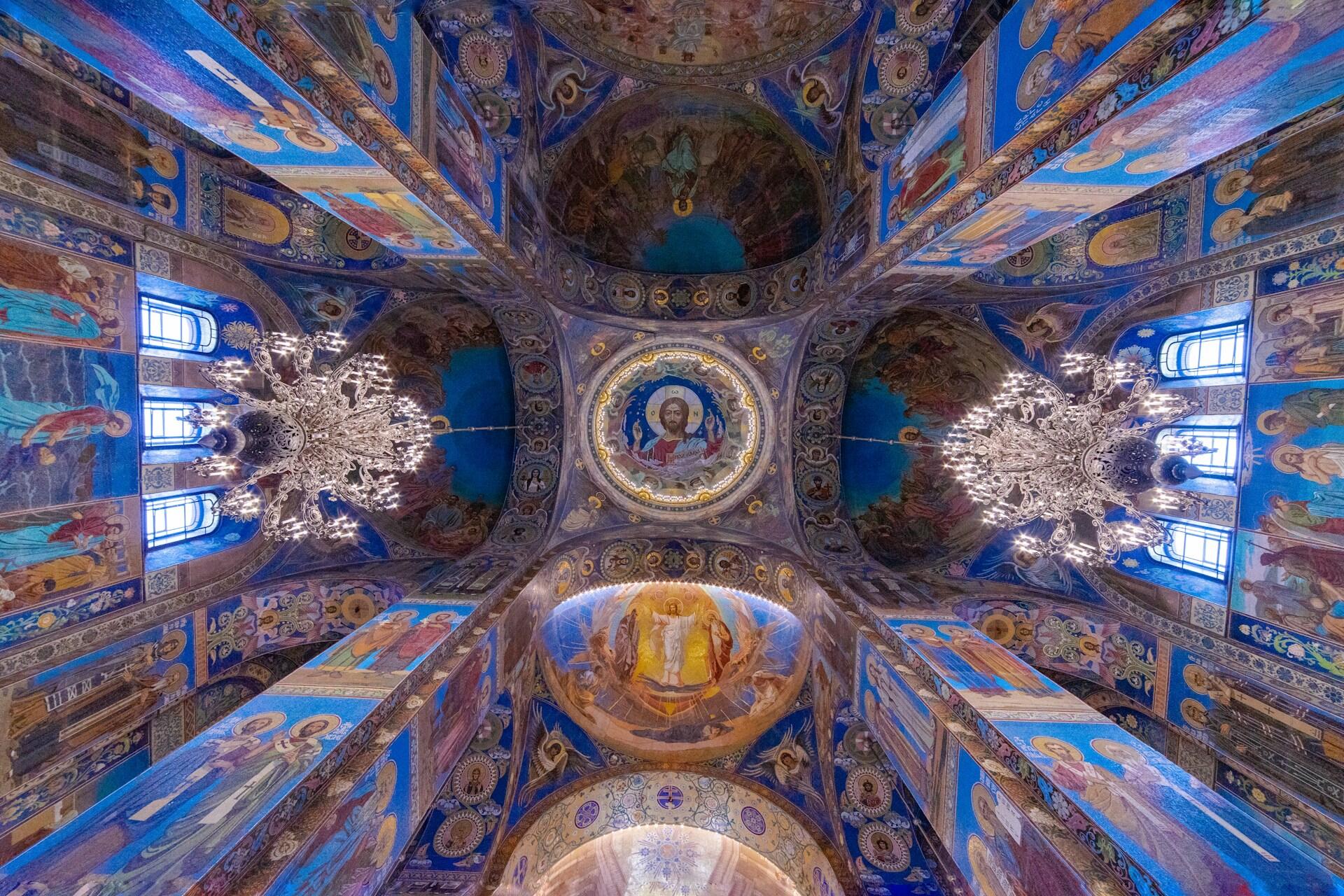Ozdobny sufit rosyjskiego kościoła.