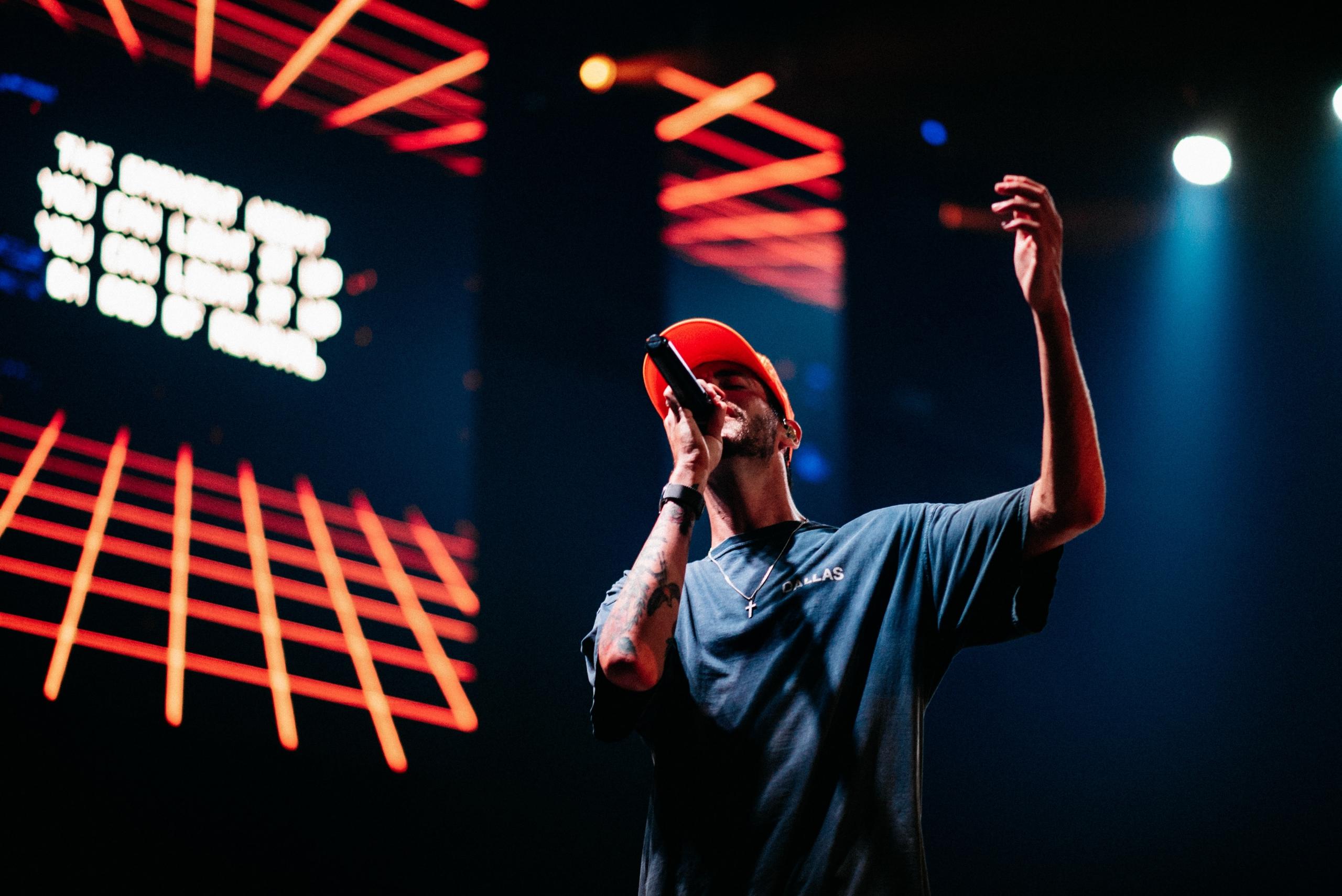 Nauka śpiewania na karaoke.