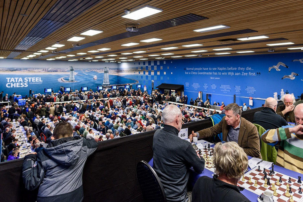 wypełniona ludźmi sala podczas turnieju Tata Steel w Holandii w 2019 roku