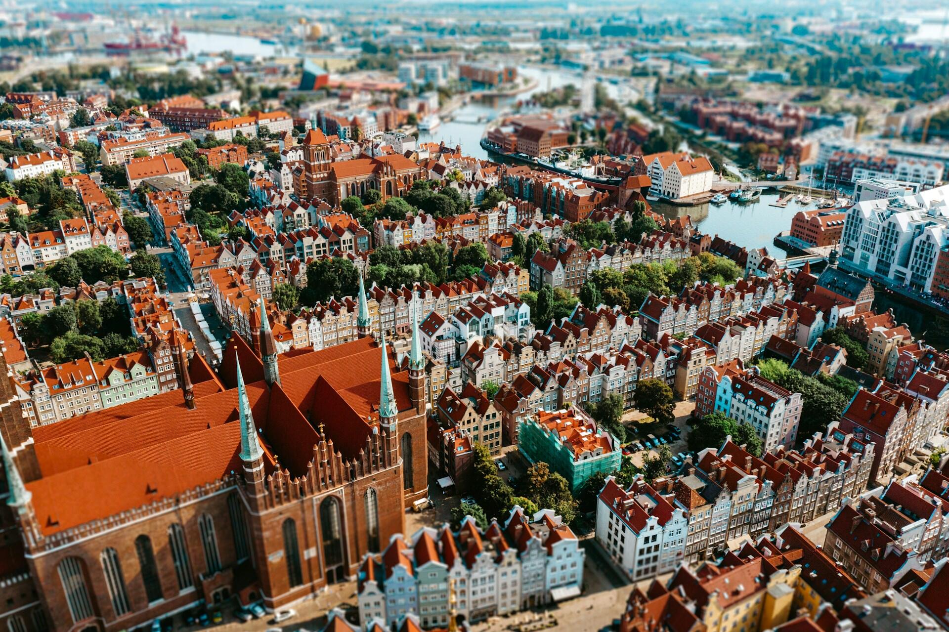 Starówka w gdańsku z lotu ptaka.