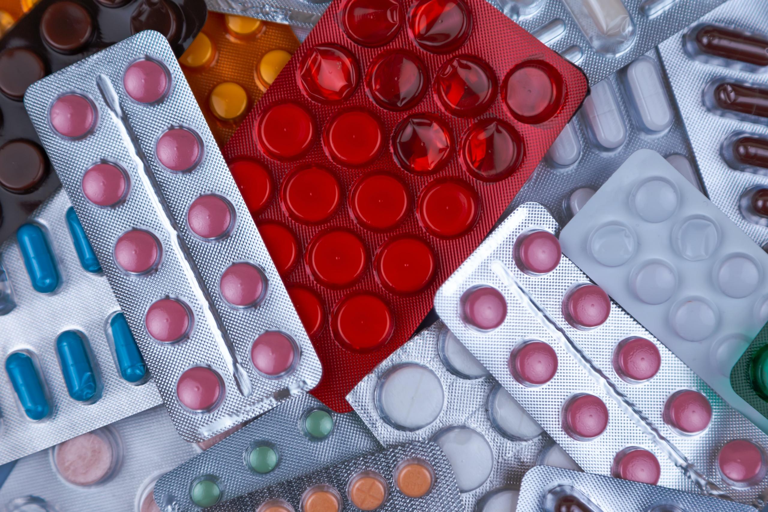Kolorowe lekarstwa, produkt chemii farmaceutycznej.