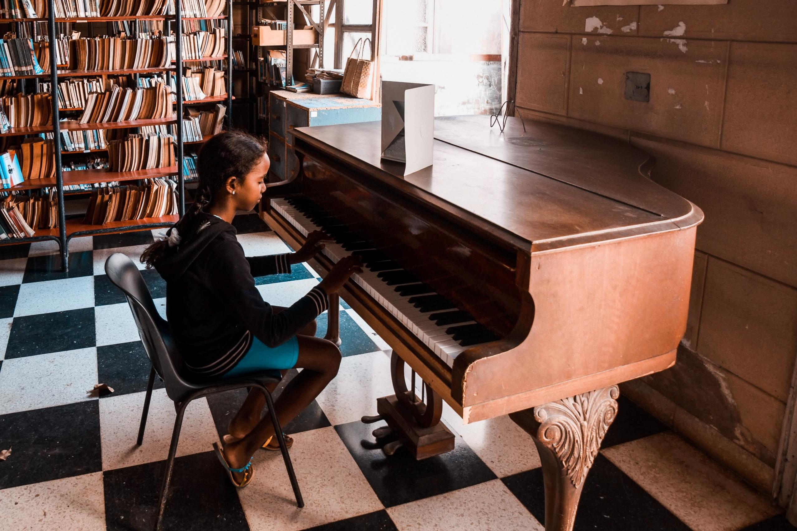 Nauka gry na pianinie, zalety.